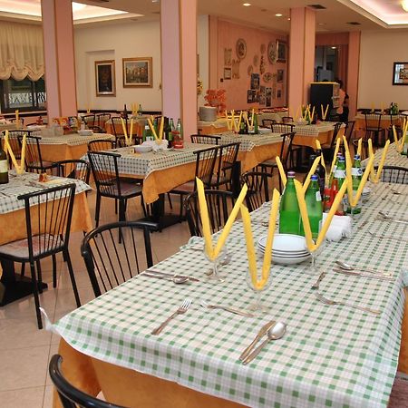 Hotel Ristoro Белариа-Игеа Марина Екстериор снимка