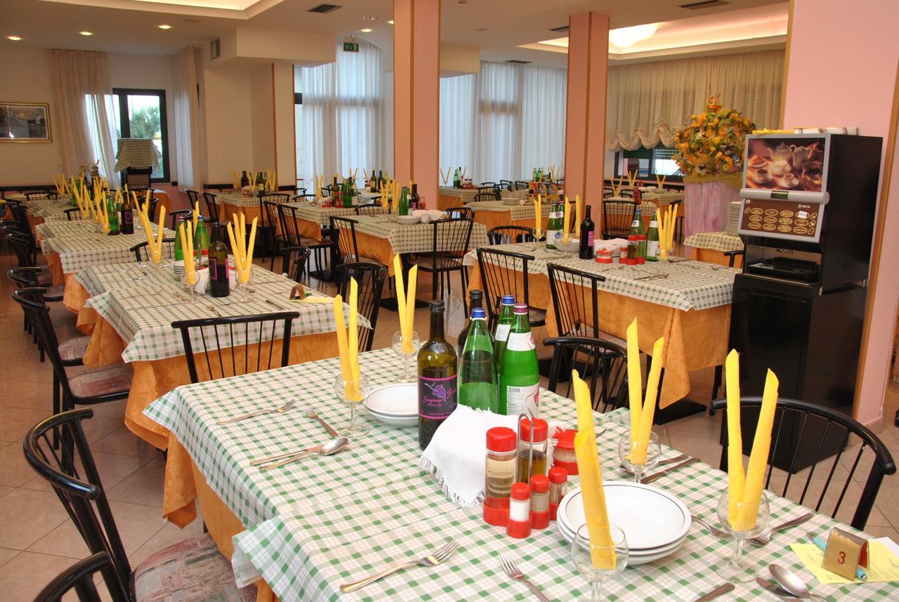 Hotel Ristoro Белариа-Игеа Марина Екстериор снимка